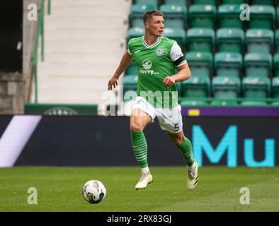 Edinburgh, Großbritannien. September 2023. Schottische Premiership - Hibernian FC gegen St Johnstone FC 23/09/2023, Hibs' Verteidiger will Fish, bringt den Ball nach oben, während Hibernian gegen St Johnstone im Scottish Premiership im Easter Road Stadium, Edinburgh, UK, antreten kann. Credit: Ian Jacobs/Alamy Live News Stockfoto