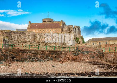 Elizabeth Castle in einem Ebbe Gewässer, Saint Helier, Vogtei von Jersey, Kanalinseln Stockfoto