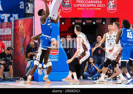 Brescia, Italien. September 2023. Michael Cobbins (Germani Brescia) während Germani Brescia gegen Bertram Derthona Tortona, italienisches Basketball-Supercup-Spiel in Brescia, Italien, 23. September 2023 Credit: Independent Photo Agency/Alamy Live News Stockfoto