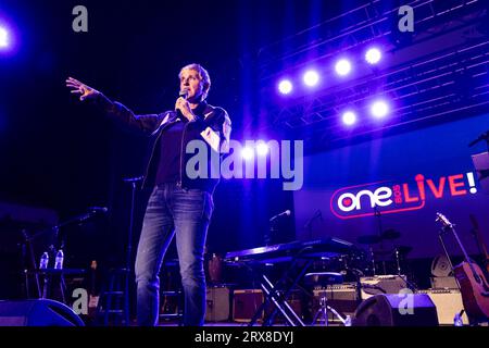 Santa Barbara, USA. September 2023. Ellen DeGeneres, Herbst One805LIVE! Festival auf dem Anwesen am Meer von Kevin und Christine Costner am 22. September 23 in Summerland, CA. Die Erlöse des Festivals gehen auf die Unterstützung von Ersthelfern im gesamten Santa Barbara County. (Foto: Rod Rolle/SIPA USA) Credit: SIPA USA/Alamy Live News Stockfoto