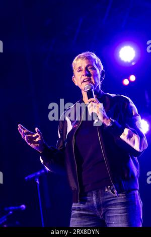 Santa Barbara, USA. September 2023. Ellen DeGeneres, Herbst One805LIVE! Festival auf dem Anwesen am Meer von Kevin und Christine Costner am 22. September 23 in Summerland, CA. Die Erlöse des Festivals gehen auf die Unterstützung von Ersthelfern im gesamten Santa Barbara County. (Foto: Rod Rolle/SIPA USA) Credit: SIPA USA/Alamy Live News Stockfoto