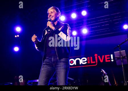 Santa Barbara, USA. September 2023. Ellen DeGeneres, Herbst One805LIVE! Festival auf dem Anwesen am Meer von Kevin und Christine Costner am 22. September 23 in Summerland, CA. Die Erlöse des Festivals gehen auf die Unterstützung von Ersthelfern im gesamten Santa Barbara County. (Foto: Rod Rolle/SIPA USA) Credit: SIPA USA/Alamy Live News Stockfoto