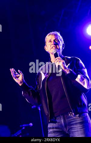 Santa Barbara, USA. September 2023. Ellen DeGeneres, Herbst One805LIVE! Festival auf dem Anwesen am Meer von Kevin und Christine Costner am 22. September 23 in Summerland, CA. Die Erlöse des Festivals gehen auf die Unterstützung von Ersthelfern im gesamten Santa Barbara County. (Foto: Rod Rolle/SIPA USA) Credit: SIPA USA/Alamy Live News Stockfoto