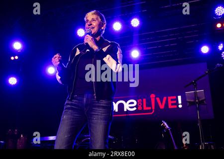 Santa Barbara, USA. September 2023. Ellen DeGeneres, Herbst One805LIVE! Festival auf dem Anwesen am Meer von Kevin und Christine Costner am 22. September 23 in Summerland, CA. Die Erlöse des Festivals gehen auf die Unterstützung von Ersthelfern im gesamten Santa Barbara County. (Foto: Rod Rolle/SIPA USA) Credit: SIPA USA/Alamy Live News Stockfoto
