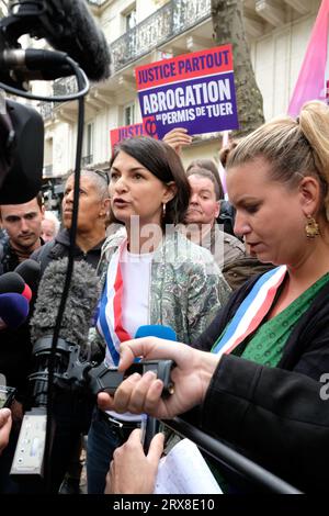 Assa Traoré était en tête de la marche pour la Justice, contre les Violences policières entre gare du nord et la Place clichy Stockfoto