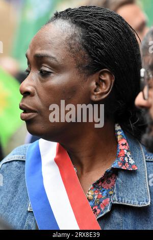 Assa Traoré était en tête de la marche pour la Justice, contre les Violences policières entre gare du nord et la Place clichy Stockfoto