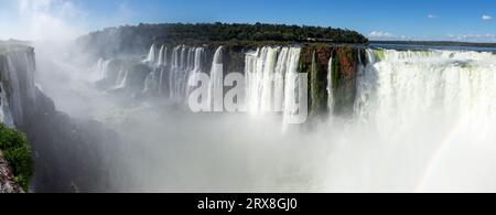 Garganta Del Diablo Devil's Throat Wasserfall Panorama, weltberühmte Kaskaden Iguazu Fälle des Parana River, Argentinien Seite Scenic Landscape Viewpoint Stockfoto