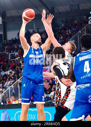 Brescia, Italien. September 2023. Miro Bilan (Germani Brescia) während Germani Brescia gegen Bertram Derthona Tortona, italienisches Basketball-Supercup-Spiel in Brescia, Italien, 23. September 2023 Credit: Independent Photo Agency/Alamy Live News Stockfoto