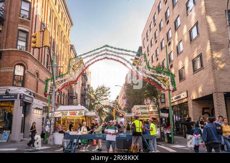 New York City, New York - 21. September 2023: Straßenszene beim historischen fest des San Gennaro in der Mulberry Street, Little Italy, Manhattan. Stockfoto