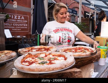 New York City, New York - 21. September 2023: Straßenszene beim historischen fest des San Gennaro in der Mulberry Street, Little Italy, Manhattan. Stockfoto