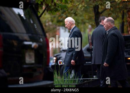 Washington, Usa. September 2023. US-Präsident Joe Biden legt am Samstag, den 23. September 2023, die Nachmittagsmesse in der Holy Trinity Catholic Church im Stadtteil Georgetown in Washington, DC ab. (Foto: Bonnie Cash/SIPA USA) Credit: Abaca Press/Alamy Live News Stockfoto