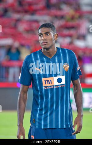 ALMERIA, SPANIEN - 23. SEPTEMBER: Cristhian Mosquera von Valencia CF vor dem Spiel zwischen UD Almeria und Valencia CF von La Liga EA Sports am 23. September 2023 im Power Horse Stadium in Almeria, Spanien. (Foto von Samuel Carreño) Credit: PX Images/Alamy Live News Stockfoto