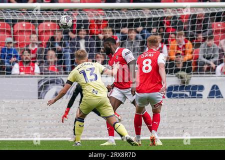 Rotherham, Großbritannien. September 2023. Preston North End-Mittelfeldspieler Ali McCann (13) schießt beim Match Rotherham United FC gegen Preston North End FC SKY BET EFL Championship im Aesseal New York Stadium, Rotherham, Großbritannien am 23. September 2023 auf das Tor Credit: Every Second Media/Alamy Live News Stockfoto