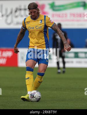 Mansfield Town's Aden Flint während des Sky Bet League 2-Spiels zwischen Mansfield Town und Barrow im One Call Stadium in Mansfield am Samstag, den 23. September 2023. (Foto: Mark Fletcher | MI News) Credit: MI News & Sport /Alamy Live News Stockfoto