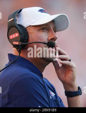 23. September 2023: Cheftrainer Jeff Traylor von den UTSA Roadrunners während des NCAA-Fußballspiels zwischen den Freiwilligen der University of Tennessee und der University of Texas in San Antonio Roadrunners im Neyland Stadium in Knoxville, TN Tim Gangloff/CSM Credit: CAL Sport Media/Alamy Live News Stockfoto