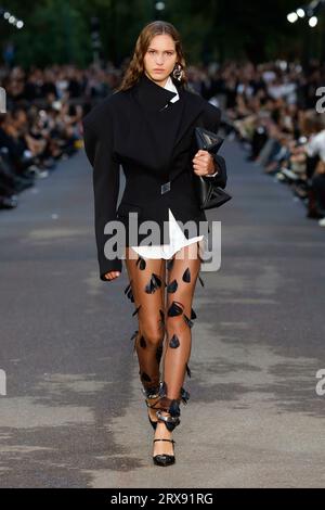 Mailand, Italien. September 2023. DIE ATTICO Frühjahr/Sommer 2024 Laufsteg während der Milan Fashion Week am 2023. September - Mailand; Italien 23/09/2023 Credit: dpa/Alamy Live News Stockfoto