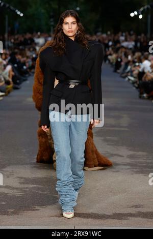 Mailand, Italien. September 2023. DIE ATTICO Frühjahr/Sommer 2024 Laufsteg während der Milan Fashion Week am 2023. September - Mailand; Italien 23/09/2023 Credit: dpa/Alamy Live News Stockfoto