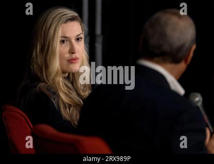 Austin, Texas, USA. September 2023. OLIVIA NUZZI, Washington Correspondent für das New York Magazine, spricht beim Texas Tribune Festival 2023, dem jährlichen Treffen von Persönlichkeiten aus Politik und Politik. (Credit Image: © Brian Cahn/ZUMA Press Wire) NUR REDAKTIONELLE VERWENDUNG! Nicht für kommerzielle ZWECKE! Stockfoto