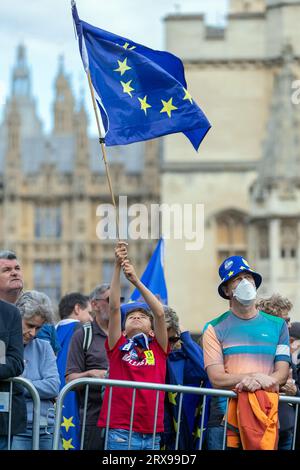 London, Großbritannien. September 2023. Demonstranten nehmen am National Rejoin March von der Park Lane zum Parliament Square in London Teil. Der Protest unterstützt den Wiedereintritt Großbritanniens in die Europäische Union. Abdullah Bailey/Alamy Live News Stockfoto