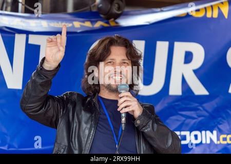 London, Großbritannien. September 2023. Demonstranten nehmen am National Rejoin March von der Park Lane zum Parliament Square in London Teil. Der Protest unterstützt den Wiedereintritt Großbritanniens in die Europäische Union. Abdullah Bailey/Alamy Live News Stockfoto