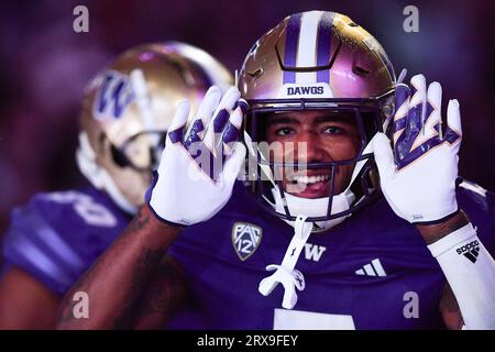 Seattle, WA, USA. September 2023. Washington Huskies Wide Receiver Ja'Lynn Polk (2) feiert einen Touchdown während des NCAA-Fußballspiels zwischen den Cal Bears und Washington Huskies im Husky Stadium in Seattle, WA. Steve Faber/CSM/Alamy Live News Credit: CAL Sport Media/Alamy Live News Stockfoto