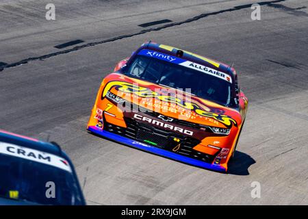 Fort Worth, Texas - 23. September 2023: Justin Allgaier, Fahrer der #7 Reese's Ice Cream / Sam's Club Chevrolet, nimmt an der NASCAR Xfinity Series Andy's Frozen Custard 300 auf dem Texas Motor Speedway Teil. Quelle: Nick Paruch/Alamy Live News Stockfoto