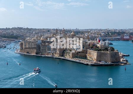 Valletta, Malta, 1. Mai 2023, die drei Städte, die von den öffentlichen Gärten von Upper Barakka aus gesehen werden Stockfoto