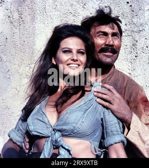 JACK PALANCE und CLAUDIA CARDINALE in THE PROFESSIONALS (1966) unter der Regie von RICHARD BROOKS. Quelle: COLUMBIA PICTURES / Album Stockfoto