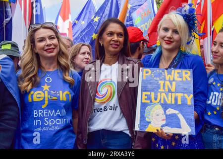 London, Großbritannien. September 2023. Anti-Brexit-Aktivistin Gina Miller mit Demonstranten in Park Lane. Tausende von Anti-Brexit-Demonstranten nahmen an der Nationalen Wiederantrittsmarsch im Zentrum Londons Teil und forderten, dass das Vereinigte Königreich wieder der EU Beitritt. Quelle: Vuk Valcic/Alamy Live News Stockfoto