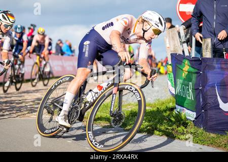 Wijster, Niederlande. September 2023. WIJSTER, NIEDERLANDE - 23. SEPTEMBER: Lorena Wiebes aus den Niederlanden, die am Women's Elite Road Race, einem 129,6-km-Rennen von Meppel nach Col du VAM während der UEC Road Cycling Europameisterschaften 2023 beim Col du VAM am 23. September 2023 in Wijster, Niederlande, teilnimmt (Foto: Rene Nijhuis/BSR Agency) Credit: BSR Agency/Alamy Live News Stockfoto