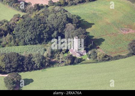 Luftaufnahme eines ungewöhnlichen Hauses mit hohem Steinturm (keine Kirche) in der Nähe von Azerley, Ripon, North Yorkshire Stockfoto