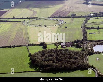 Luftaufnahme der Thornborough Henges am 23. September 2023, der Sonnenäquinox oder der Herbstsonnenwende in North Yorkshire. Stockfoto