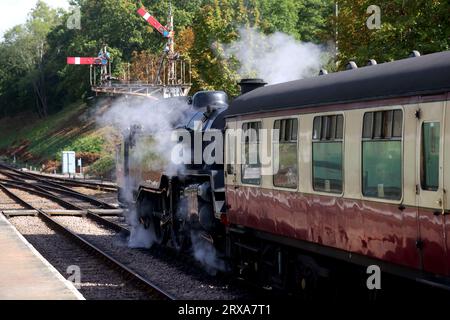 Allgemeiner Blick auf den Bahnhof Horsted Keynes an der schönen Bluebell Railway in East Sussex, Großbritannien. Stockfoto