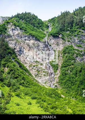 Wandergebiet „Mountain Goat Ridge“, auf dem Mount Juneau, Blick von der Basin Road, Juneau, Alaska. Stockfoto