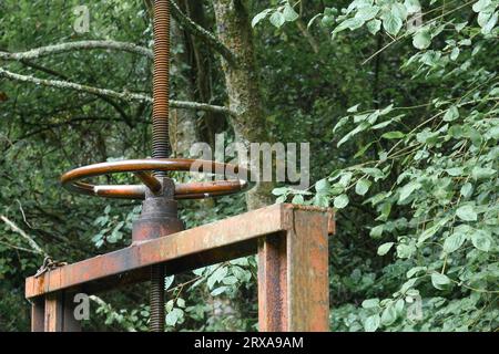 NAHAUFNAHME des manuellen Mechanismus eines Wassertors Stockfoto