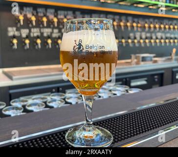 Brüssel, Belgien. September 2023. Das neue belgische Biermuseum im renovierten Bourse-Gebäude (Brüsseler Börse), 15. September 2023, Brüssel. Quelle: Supova Tereza/CTK Photo/Alamy Live News Stockfoto