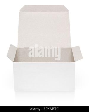 Offener leerer Karton isoliert auf weißem Hintergrund Stockfoto