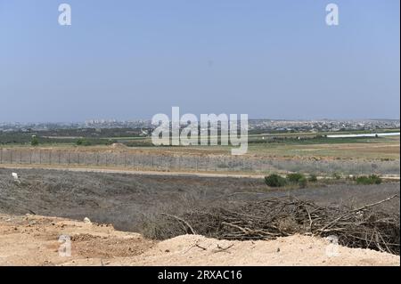 Tel Aviv, Israel. September 2023. Panorama des Gazastreifens von der israelischen Seite des Grenzzauns, 6. September 2023. Quelle: Naegele Eliska/CTK Photo/Alamy Live News Stockfoto