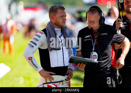 24. September 2023; Suzuka Circuit, Suzuka, Japan; Formel 1 Lenovo Grand Prix 2023; Race Day; Nummer 20 Haas Fahrer Kevin Magnussen vor dem Rennen bei der japanischen Formel 1 Stockfoto