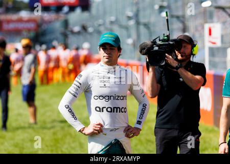 24. September 2023; Suzuka Circuit, Suzuka, Japan; Formel 1 Lenovo Grand Prix 2023; Race Day; Nummer 18 Aston Martin Fahrer Lance spazieren vor dem Rennen auf der japanischen Formel 1 Stockfoto