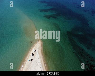 Griechenland, september 2023. Blick aus der Vogelperspektive auf den Strand von Epanomi. Stockfoto