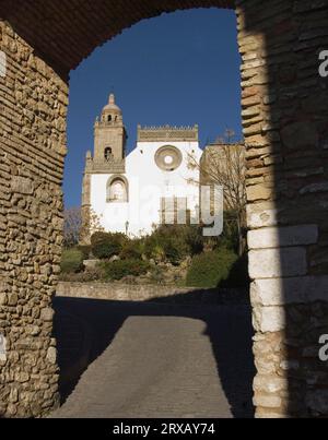 Kirche Santa Maria, Arco de, Blick durch den Torbogen von Belem, Medina Sidonia, weiße Dörfer, Pueblos Blancos, Andalusien, Spanien Stockfoto