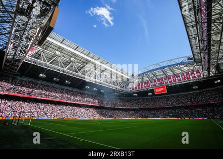 Amsterdam, Niederlande. September 2023. Amsterdam - Feuerwerk während des Eredivisie-Spiels zwischen Ajax und Feyenoord in der Johan Cruijff Arena am 24. September 2023 in Amsterdam, Niederlande. Anrede: Box to Box Pictures/Alamy Live News Stockfoto