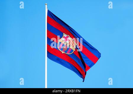 Barcelona, Spanien. September 2023. Die Flagge des FC Barcelona während des La Liga EA Sports-Spiels zwischen dem FC Barcelona und dem RC Celta spielte am 23. September 2023 im Lluis Companys Stadium in Barcelona, Spanien. (Foto: Bagu Blanco/PRESSINPHOTO) Credit: PRESSINPHOTO SPORTS AGENCY/Alamy Live News Stockfoto