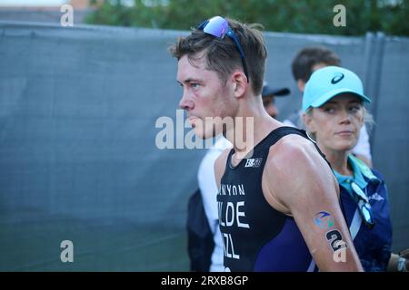 Pontevedra, Spanien. September 2023. Der neuseeländische Triathlet Hayden Wilde war während der Elite-Männer-Triathlon-Weltmeisterschaft 2023 am 23. September 2023 in Pontevedra, Spanien, verärgert. (Foto: Alberto Brevers/Pacific Press) Credit: Pacific Press Media Production Corp./Alamy Live News Stockfoto