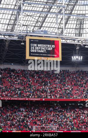 Amsterdam, Niederlande. September 2023. AMSTERDAM, NIEDERLANDE - 24. SEPTEMBER: Das Spiel wurde während des niederländischen Eredivisie-Spiels zwischen Ajax und Feyenoord in der Johan Cruijff Arena am 24. SEPTEMBER 2023 in Amsterdam, Niederlande, ausgesetzt. (Foto: Peter Lous/Orange Pictures) Credit: Orange Pics BV/Alamy Live News Stockfoto