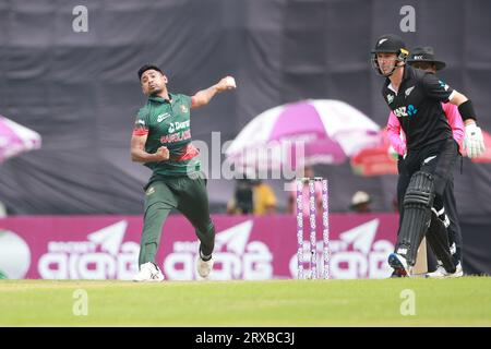 Der Bangladescher Pace Bowler Mustafizur Rahman spielte beim zweiten ODI-Match von Bangladesch und Neuseeland in drei Spielserien im Sher-e-Bangla National Cricket Stockfoto