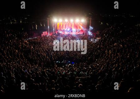 Dorfes of Ioannina City, Aufführung im Lycabettus Theater von Athen/Griechenland, September 2023 Stockfoto