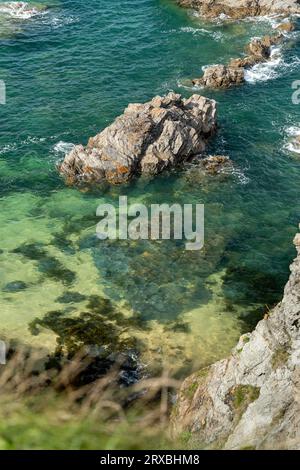 Felsformationen vor der Küste von North Cornwall, Großbritannien Stockfoto