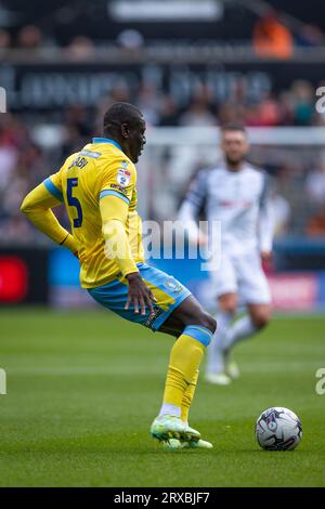 Swansea.com Stadium, Swansea, Großbritannien. September 2023. EFL Championship Football, Swansea City gegen Sheffield Wednesday; Sheffield Wednesday Verteidiger Bambo Diaby in Aktion. Credit: Action Plus Sports/Alamy Live News Stockfoto